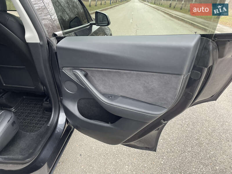 Внедорожник / Кроссовер Tesla Model Y 2024 в Запорожье