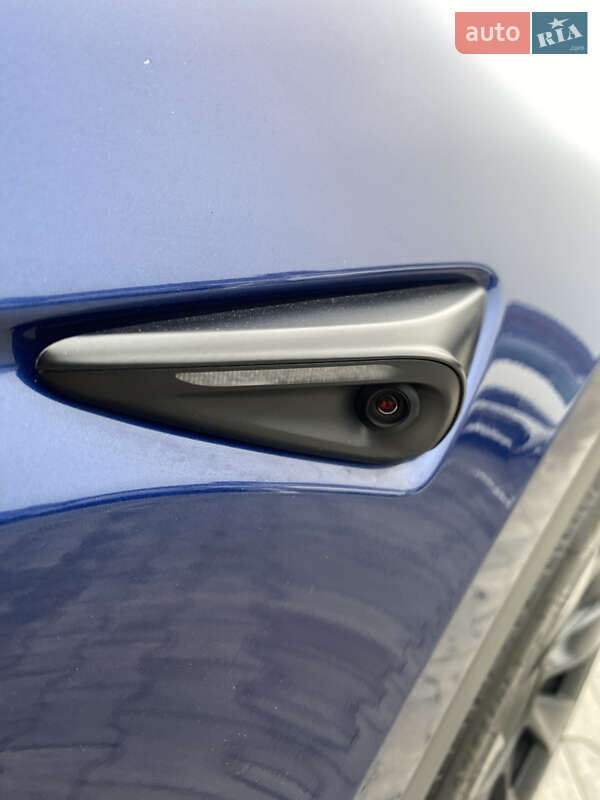 Позашляховик / Кросовер Tesla Model Y 2024 в Києві