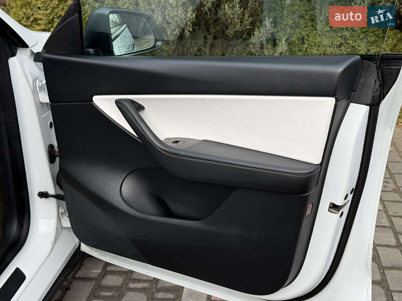 Внедорожник / Кроссовер Tesla Model Y 2022 в Самборе