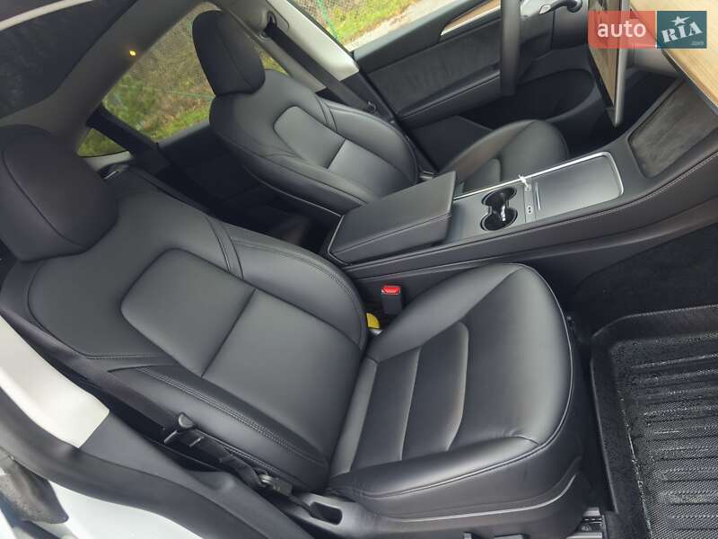 Внедорожник / Кроссовер Tesla Model Y 2023 в Львове