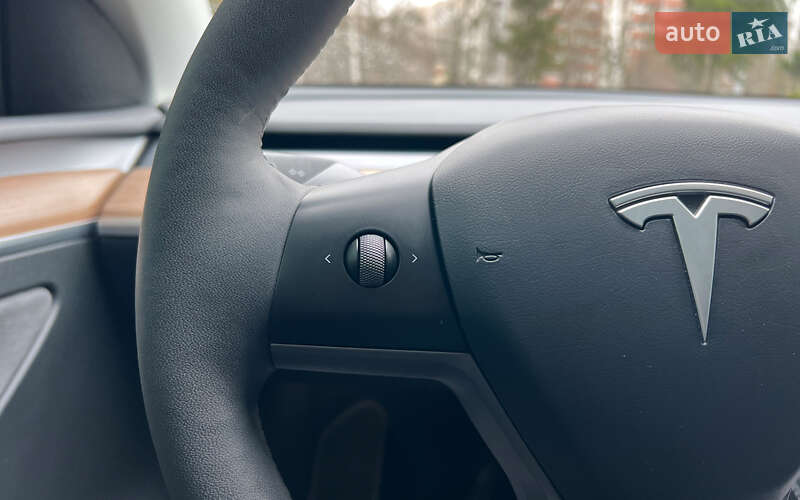 Внедорожник / Кроссовер Tesla Model Y 2024 в Львове