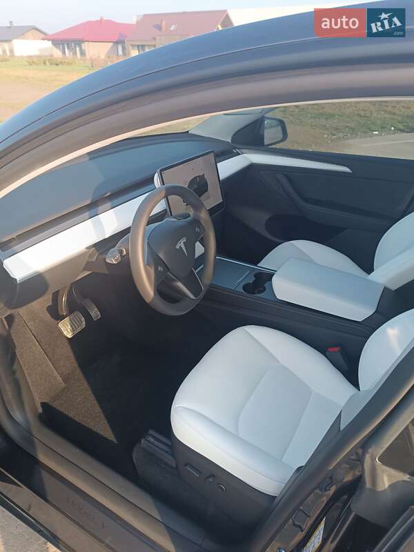 Внедорожник / Кроссовер Tesla Model Y 2024 в Коростене