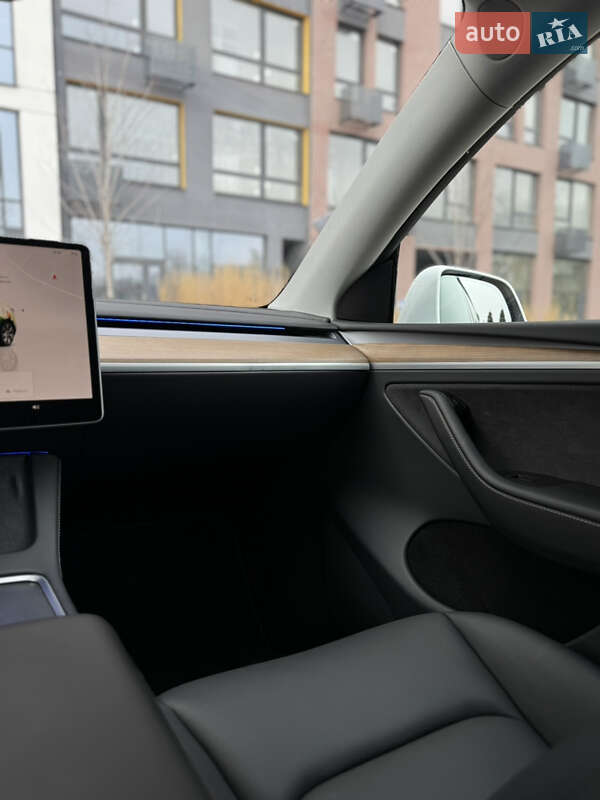 Внедорожник / Кроссовер Tesla Model Y 2023 в Киеве