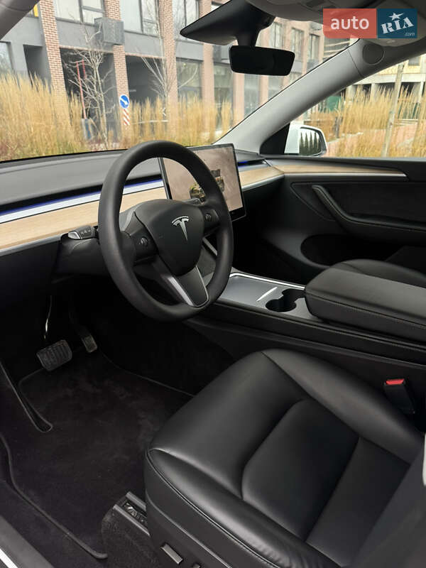 Внедорожник / Кроссовер Tesla Model Y 2023 в Киеве
