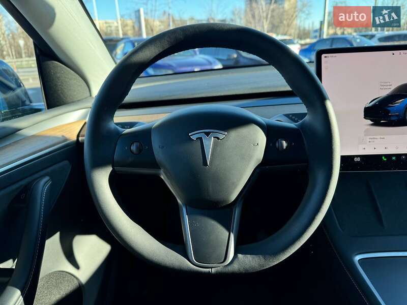 Внедорожник / Кроссовер Tesla Model Y 2023 в Киеве