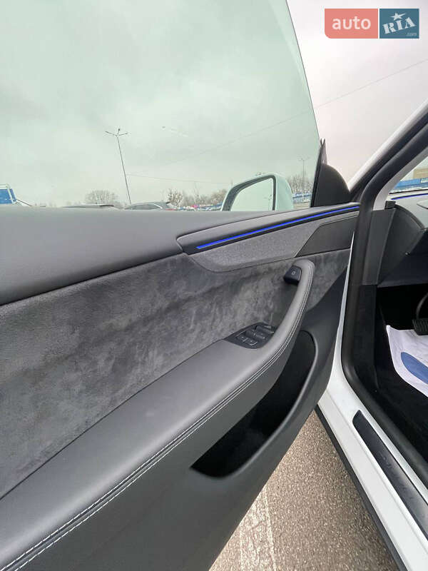 Внедорожник / Кроссовер Tesla Model Y 2025 в Киеве фото 12 Внедорожник / Кроссовер Tesla Model Y 2025 в Киеве