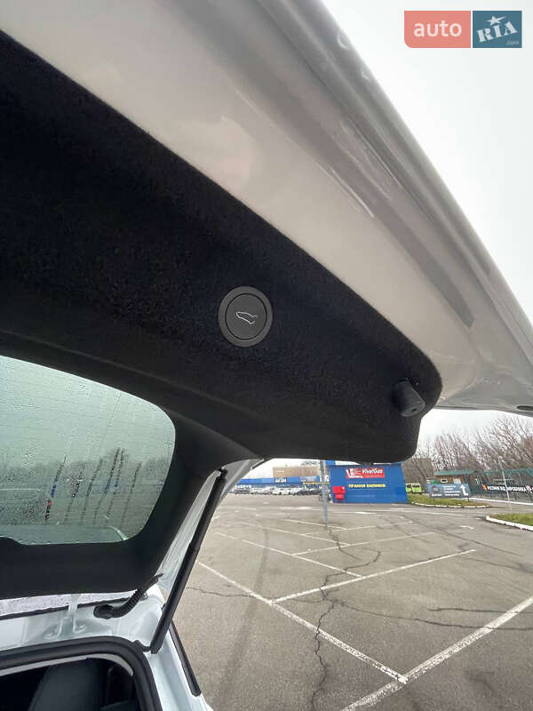 Внедорожник / Кроссовер Tesla Model Y 2025 в Киеве фото 19 Внедорожник / Кроссовер Tesla Model Y 2025 в Киеве