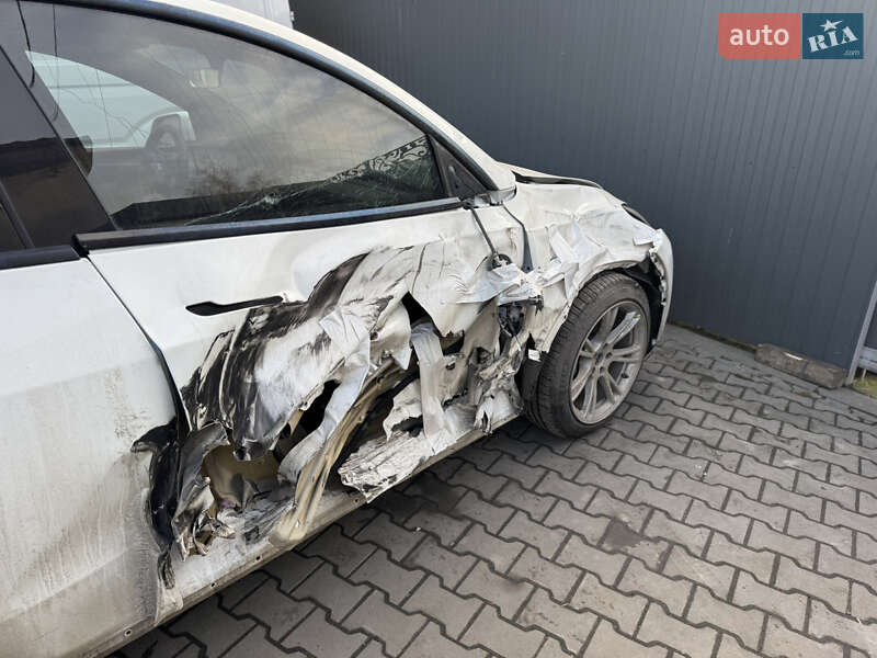Внедорожник / Кроссовер Tesla Model Y 2023 в Луцке