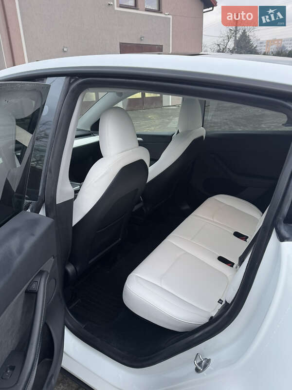 Внедорожник / Кроссовер Tesla Model Y 2024 в Львове