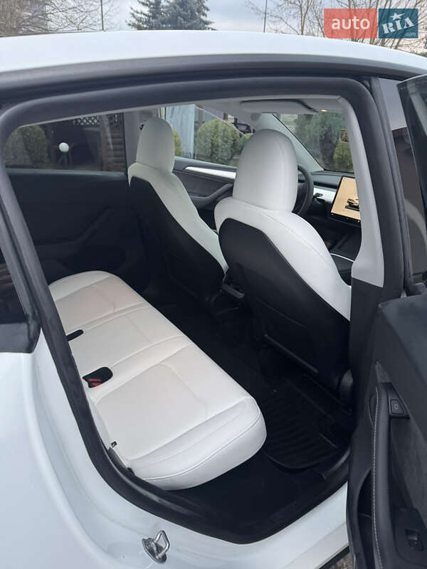 Внедорожник / Кроссовер Tesla Model Y 2024 в Львове