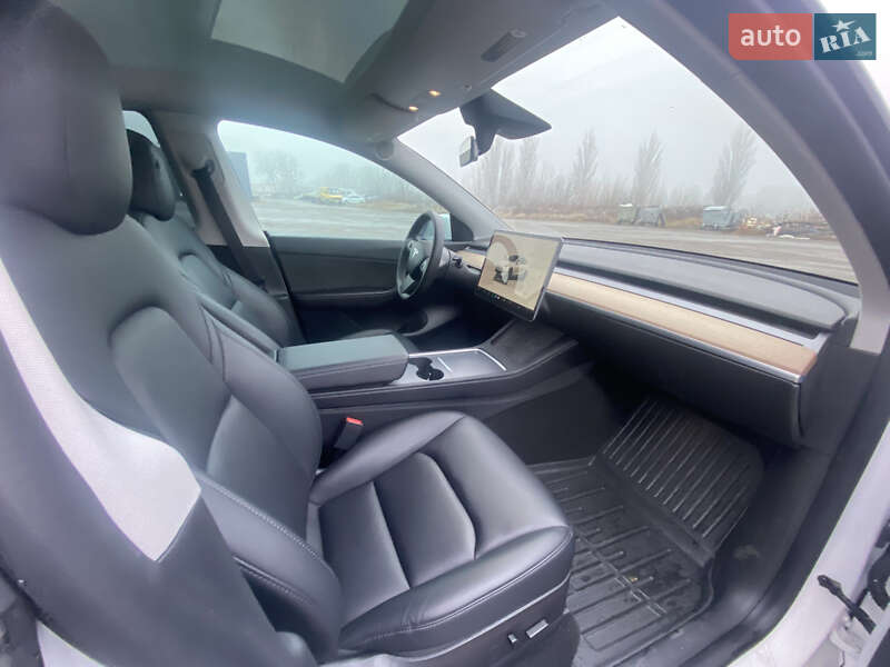 Внедорожник / Кроссовер Tesla Model Y 2022 в Ровно