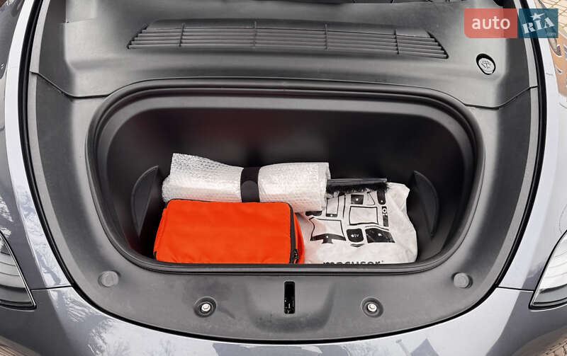 Внедорожник / Кроссовер Tesla Model Y 2022 в Киеве