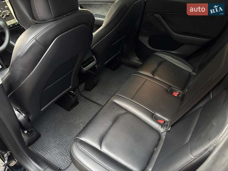 Внедорожник / Кроссовер Tesla Model Y 2021 в Львове