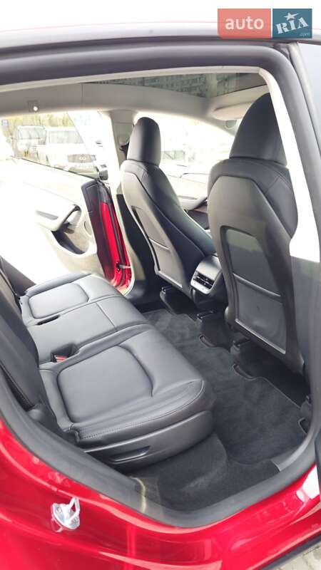 Внедорожник / Кроссовер Tesla Model Y 2024 в Запорожье