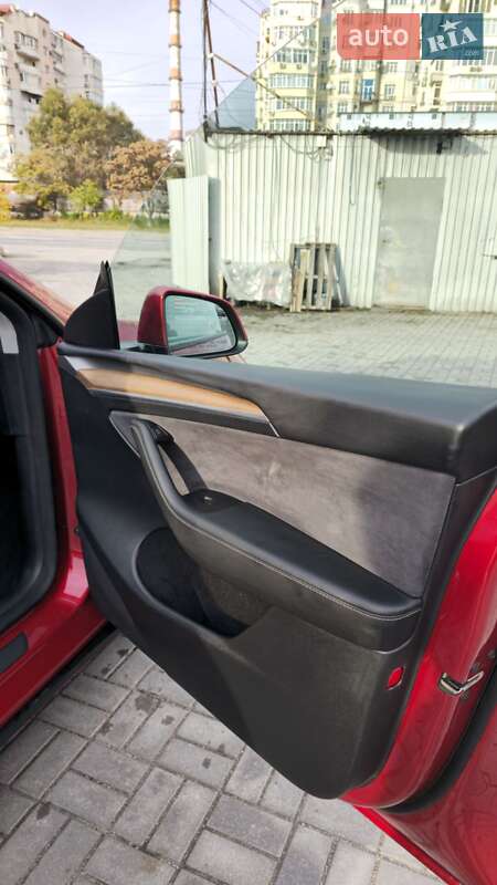 Внедорожник / Кроссовер Tesla Model Y 2024 в Запорожье