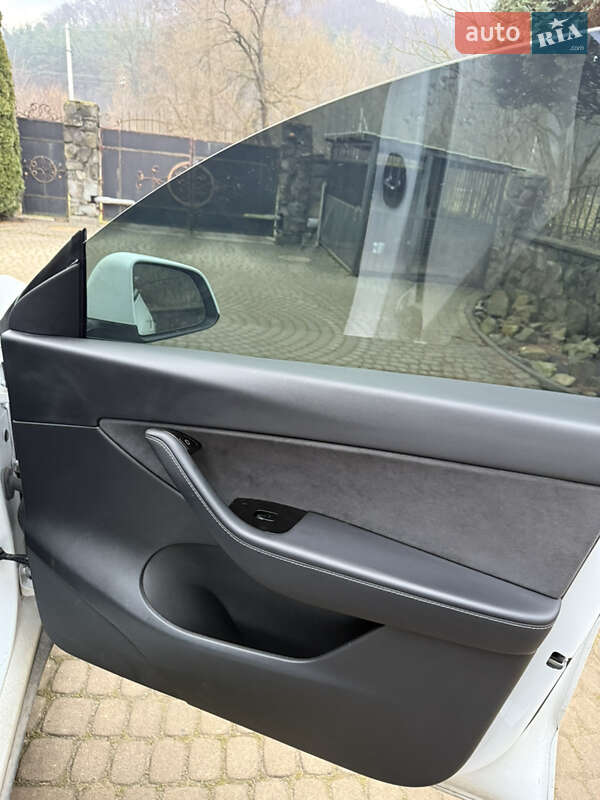 Внедорожник / Кроссовер Tesla Model Y 2020 в Львове