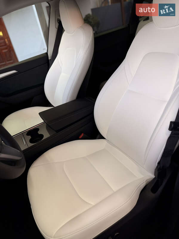 Внедорожник / Кроссовер Tesla Model Y 2025 в Львове