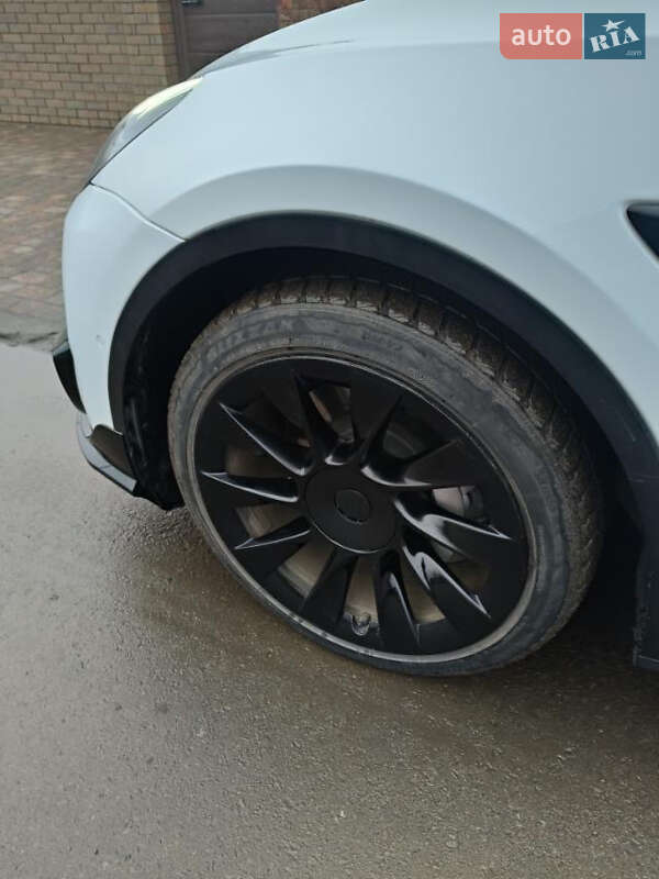 Внедорожник / Кроссовер Tesla Model Y 2021 в Сумах