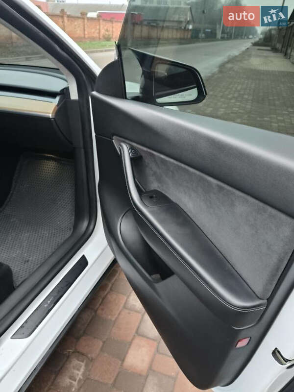 Внедорожник / Кроссовер Tesla Model Y 2021 в Сумах