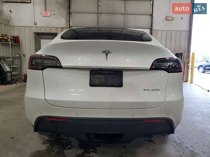 Позашляховик / Кросовер Tesla Model Y 2020 в Чернівцях