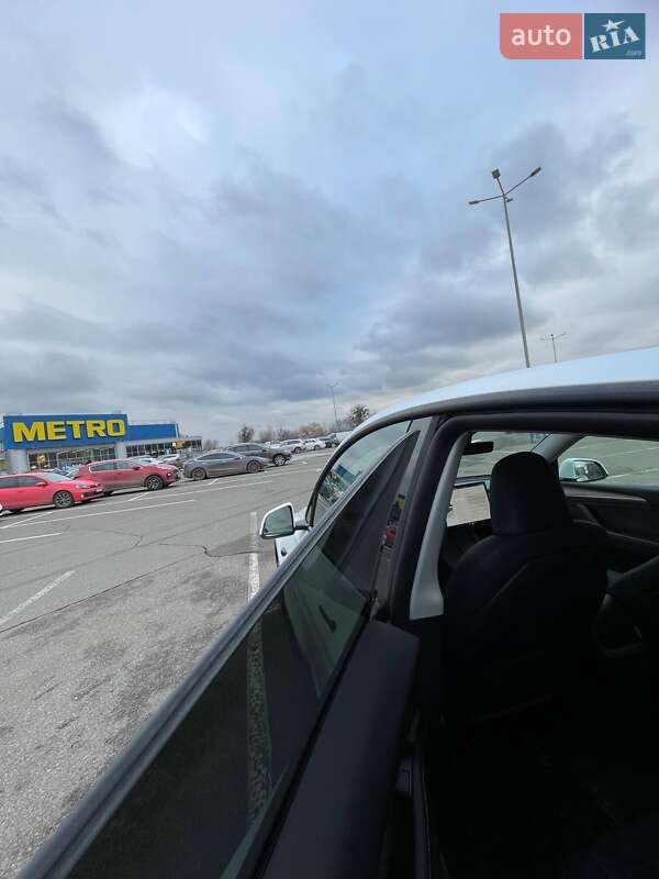 Внедорожник / Кроссовер Tesla Model Y 2023 в Киеве