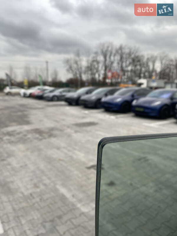 Позашляховик / Кросовер Tesla Model Y 2024 в Києві