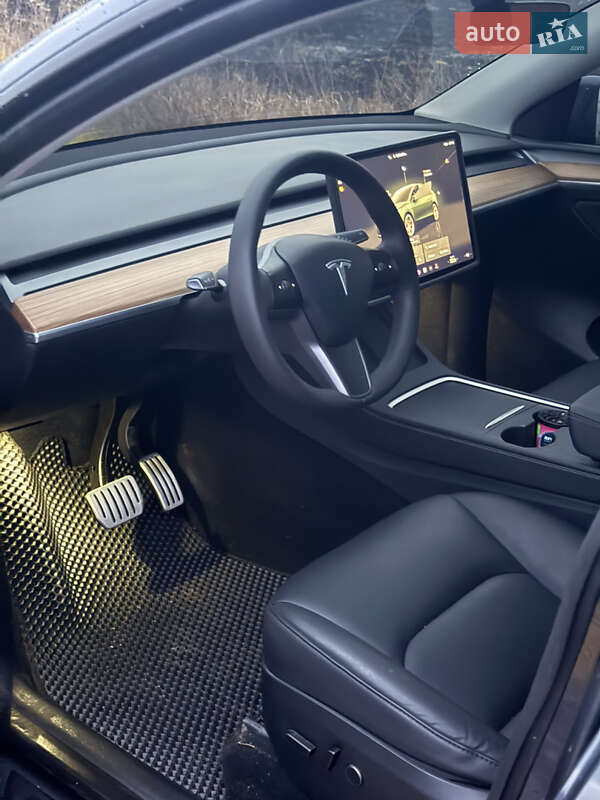 Внедорожник / Кроссовер Tesla Model Y 2023 в Киеве