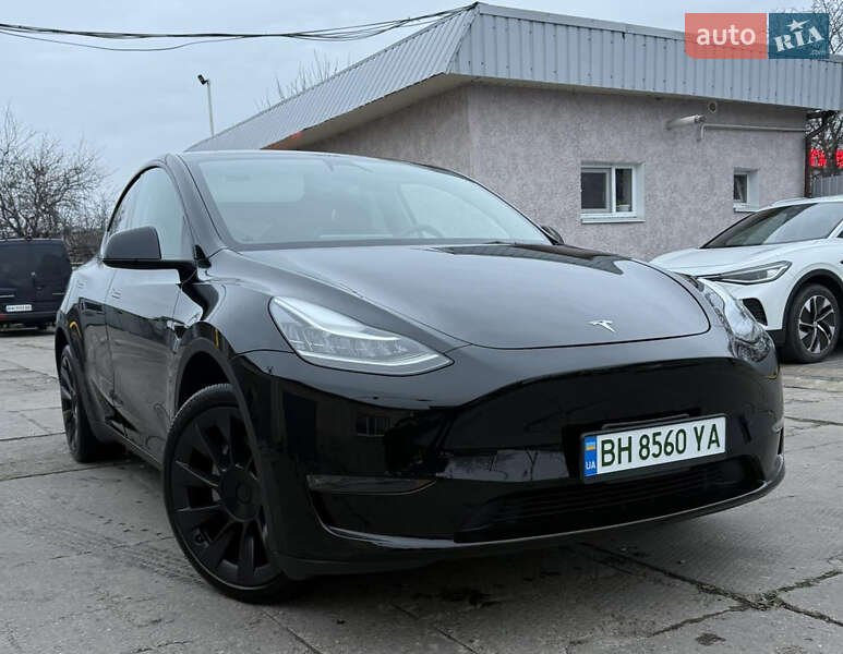 Tesla Model Y 2023