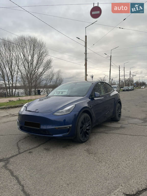 Позашляховик / Кросовер Tesla Model Y 2022 в Києві фото 2 Позашляховик / Кросовер Tesla Model Y 2022 в Києві