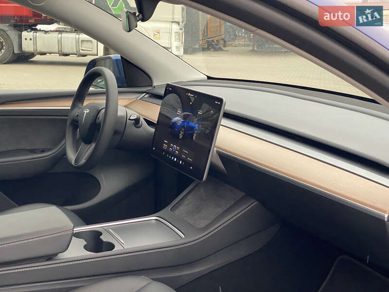 Внедорожник / Кроссовер Tesla Model Y 2024 в Киеве