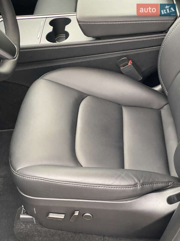 Внедорожник / Кроссовер Tesla Model Y 2024 в Киеве