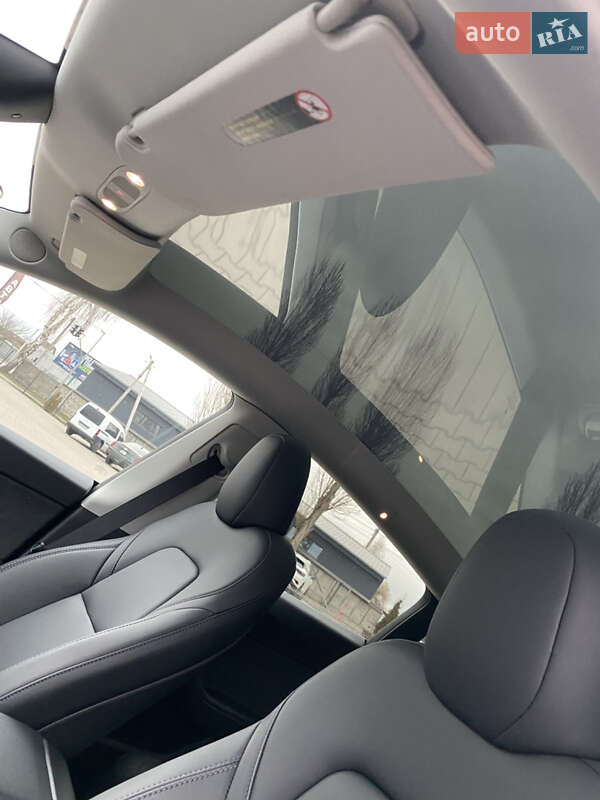 Внедорожник / Кроссовер Tesla Model Y 2024 в Киеве