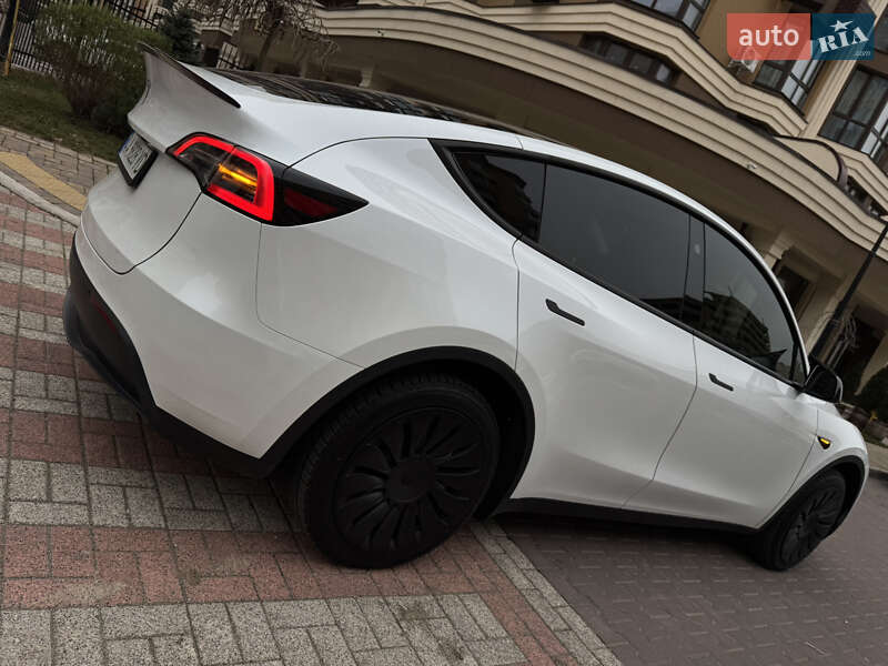 Позашляховик / Кросовер Tesla Model Y 2024 в Києві фото 3 Позашляховик / Кросовер Tesla Model Y 2024 в Києві