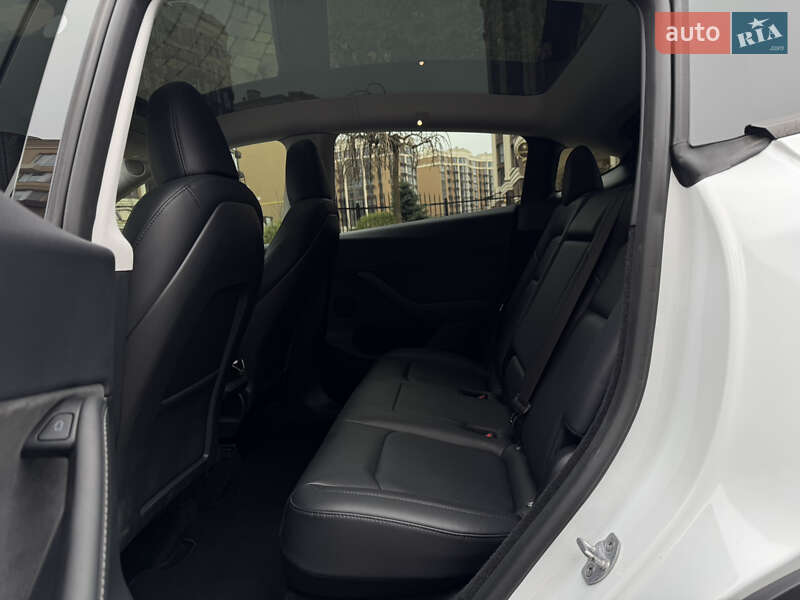 Позашляховик / Кросовер Tesla Model Y 2024 в Києві фото 13 Позашляховик / Кросовер Tesla Model Y 2024 в Києві