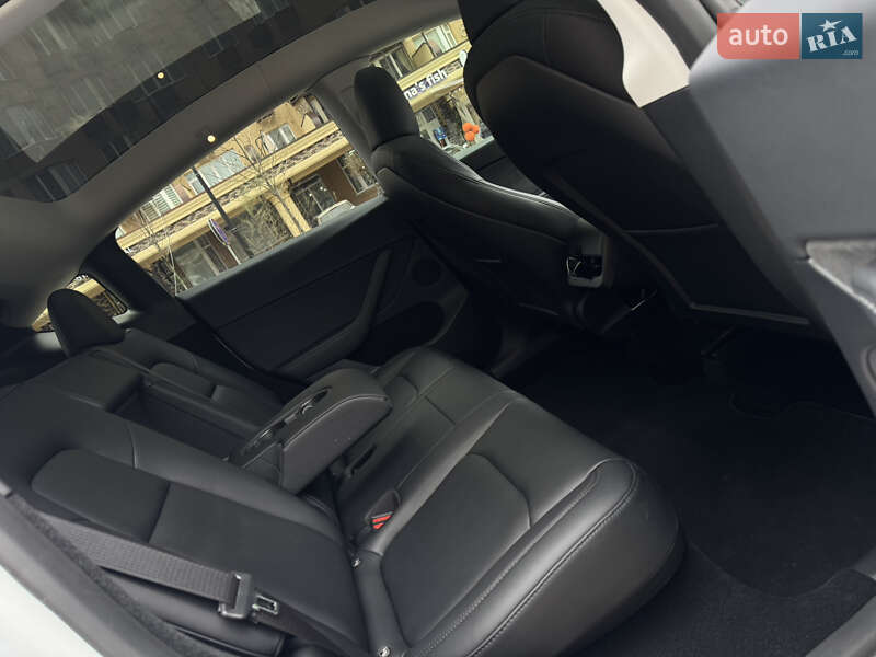Позашляховик / Кросовер Tesla Model Y 2024 в Києві фото 16 Позашляховик / Кросовер Tesla Model Y 2024 в Києві