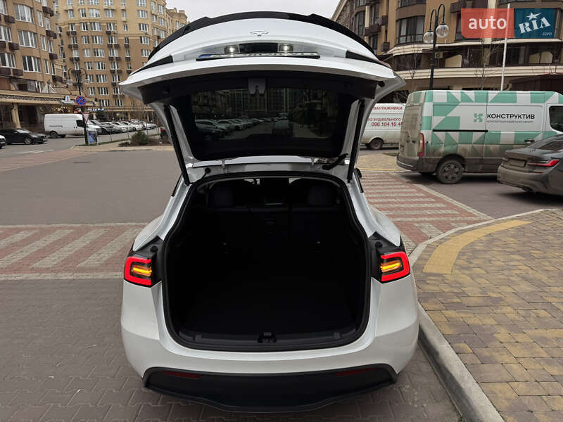 Позашляховик / Кросовер Tesla Model Y 2024 в Києві фото 32 Позашляховик / Кросовер Tesla Model Y 2024 в Києві