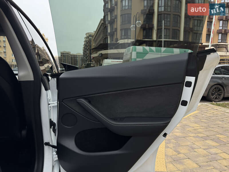 Позашляховик / Кросовер Tesla Model Y 2024 в Києві фото 42 Позашляховик / Кросовер Tesla Model Y 2024 в Києві