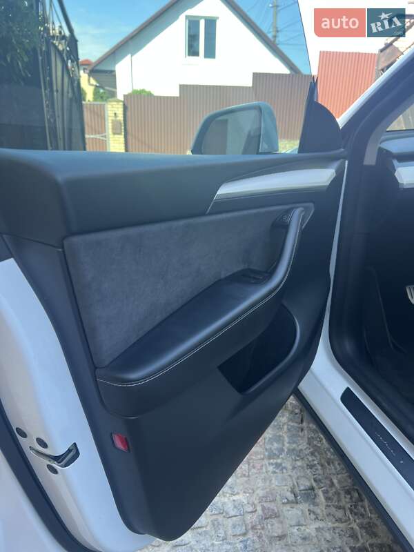 Внедорожник / Кроссовер Tesla Model Y 2023 в Черновцах