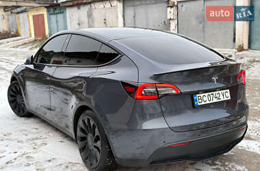 Позашляховик / Кросовер Tesla Model Y 2022 в Івано-Франківську
