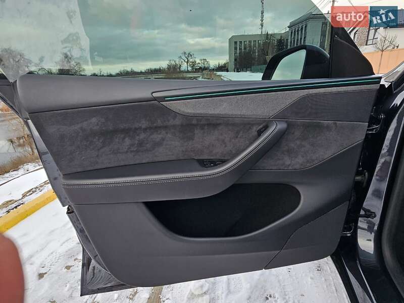 Позашляховик / Кросовер Tesla Model Y 2025 в Києві фото 10 Позашляховик / Кросовер Tesla Model Y 2025 в Києві