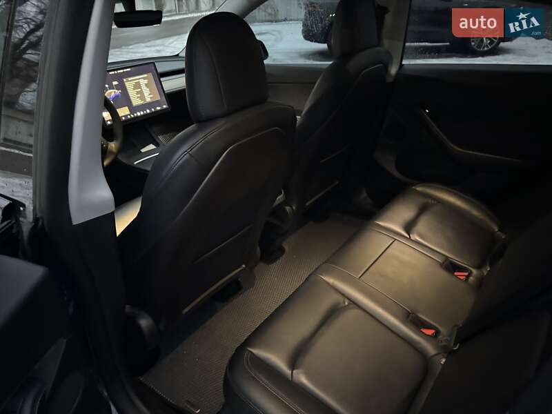 Внедорожник / Кроссовер Tesla Model Y 2021 в Киеве