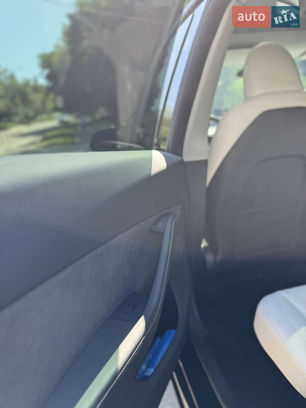 Внедорожник / Кроссовер Tesla Model Y 2023 в Киеве