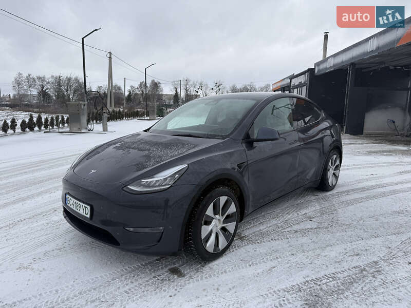 Tesla Model Y 2021