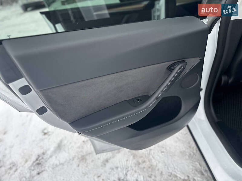 Внедорожник / Кроссовер Tesla Model Y 2022 в Киеве