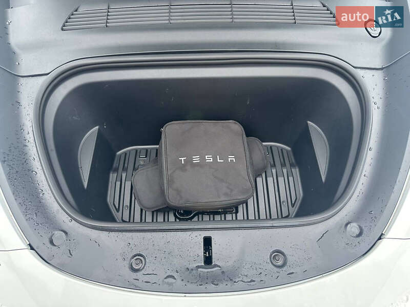 Внедорожник / Кроссовер Tesla Model Y 2022 в Киеве