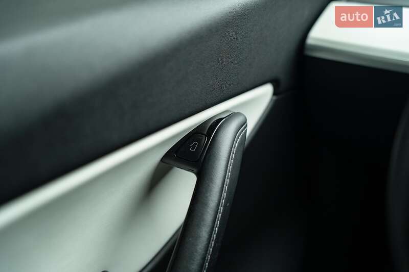 Позашляховик / Кросовер Tesla Model Y 2020 в Чернівцях фото 23 Позашляховик / Кросовер Tesla Model Y 2020 в Чернівцях