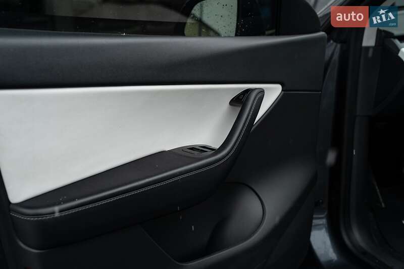 Позашляховик / Кросовер Tesla Model Y 2020 в Чернівцях фото 43 Позашляховик / Кросовер Tesla Model Y 2020 в Чернівцях
