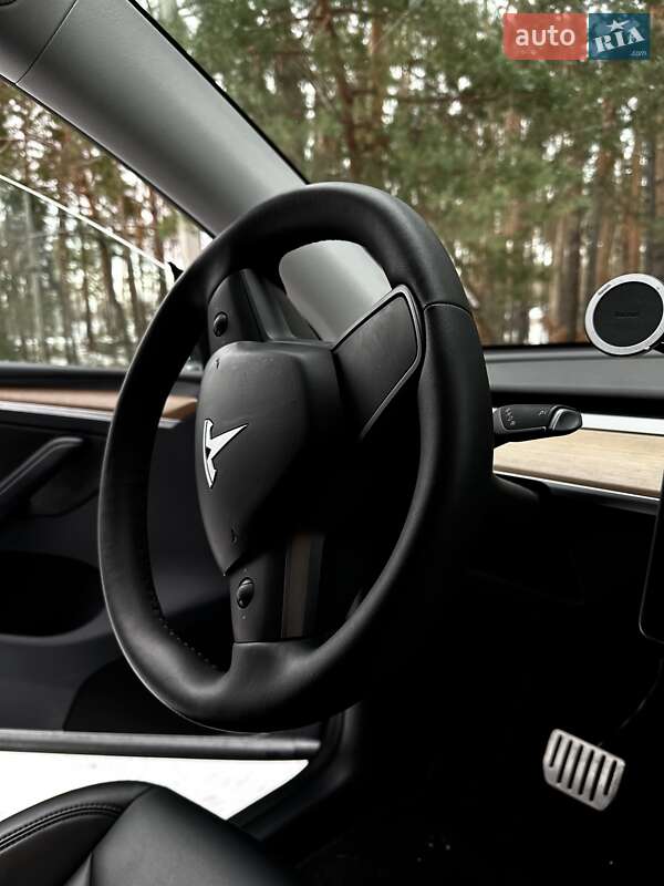 Внедорожник / Кроссовер Tesla Model Y 2023 в Киеве