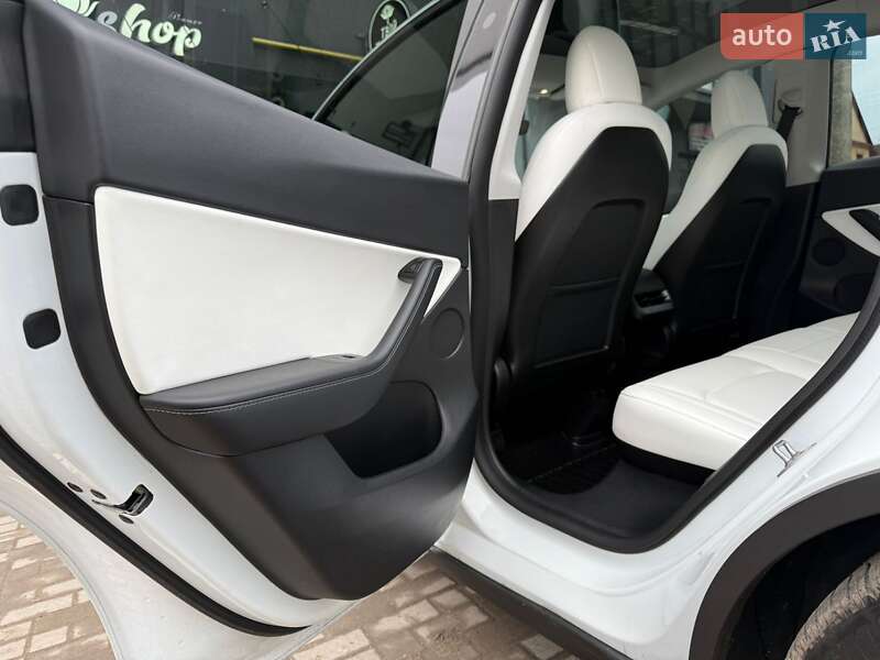 Внедорожник / Кроссовер Tesla Model Y 2021 в Тернополе