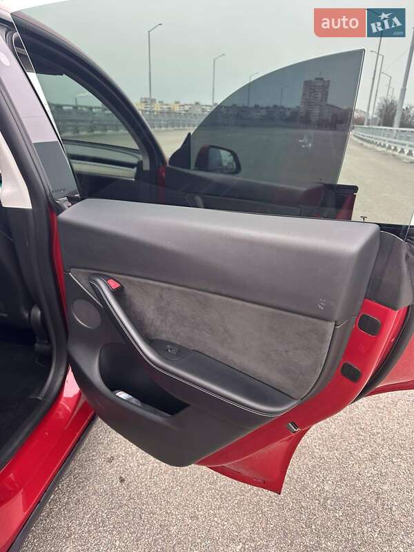 Позашляховик / Кросовер Tesla Model Y 2021 в Дніпрі